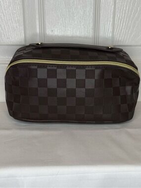 BROWN CHECKERED TOILETRY BAG MAKEUP BAG TRAVEL BAG ORGANIZER
